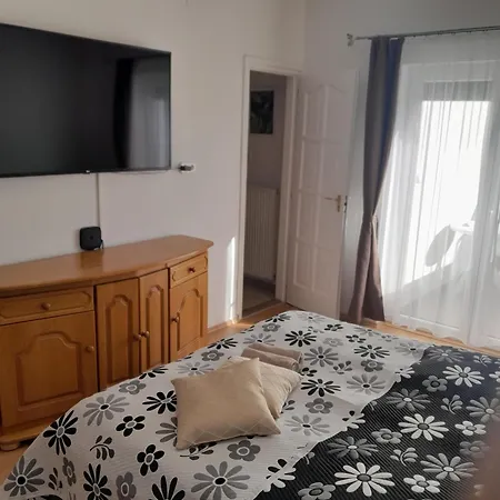 Nyirfa Apartmanhaz * 잘라카로쉬