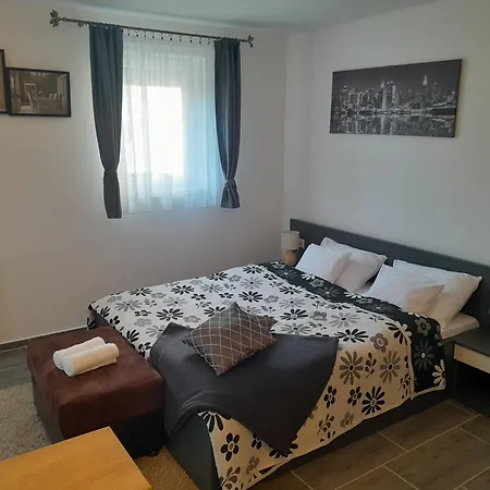 Nyirfa Apartmanhaz