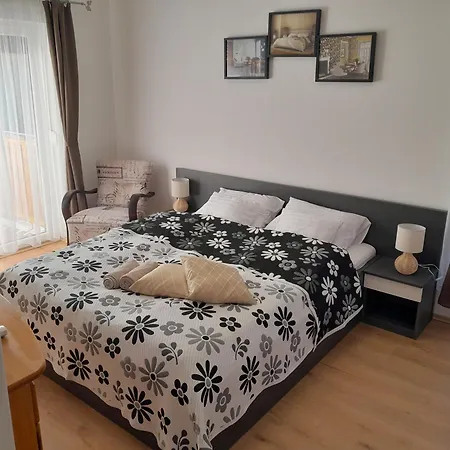 Апартаменты Nyirfa Apartmanhaz Залакарош