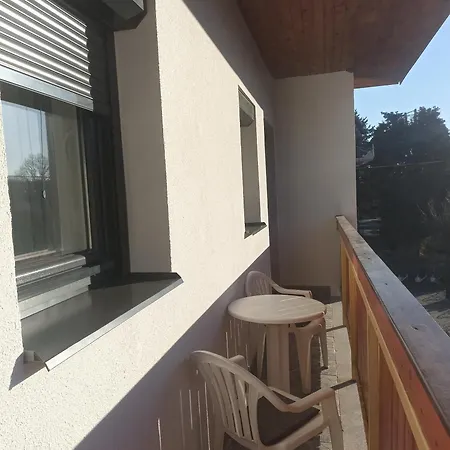 Nyirfa Apartmanhaz * ザラカロシュ