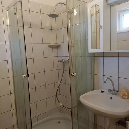 Nyirfa Apartmanhaz 잘라카로쉬