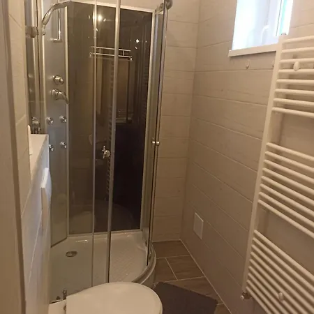 Nyirfa Apartmanhaz 아파트 잘라카로쉬
