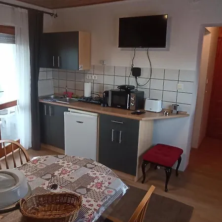 アパート Nyirfa Apartmanhaz ザラカロシュ