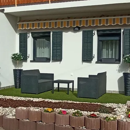 Nyirfa Apartmanhaz *