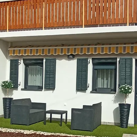 Nyirfa Apartmanhaz アパート