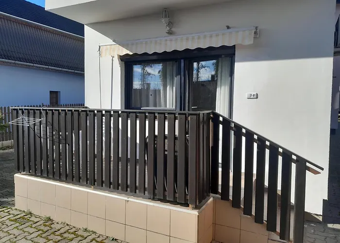 Nyirfa Apartmanhaz Lägenhet *