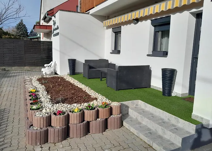 Nyirfa Apartmanhaz Lägenhet *